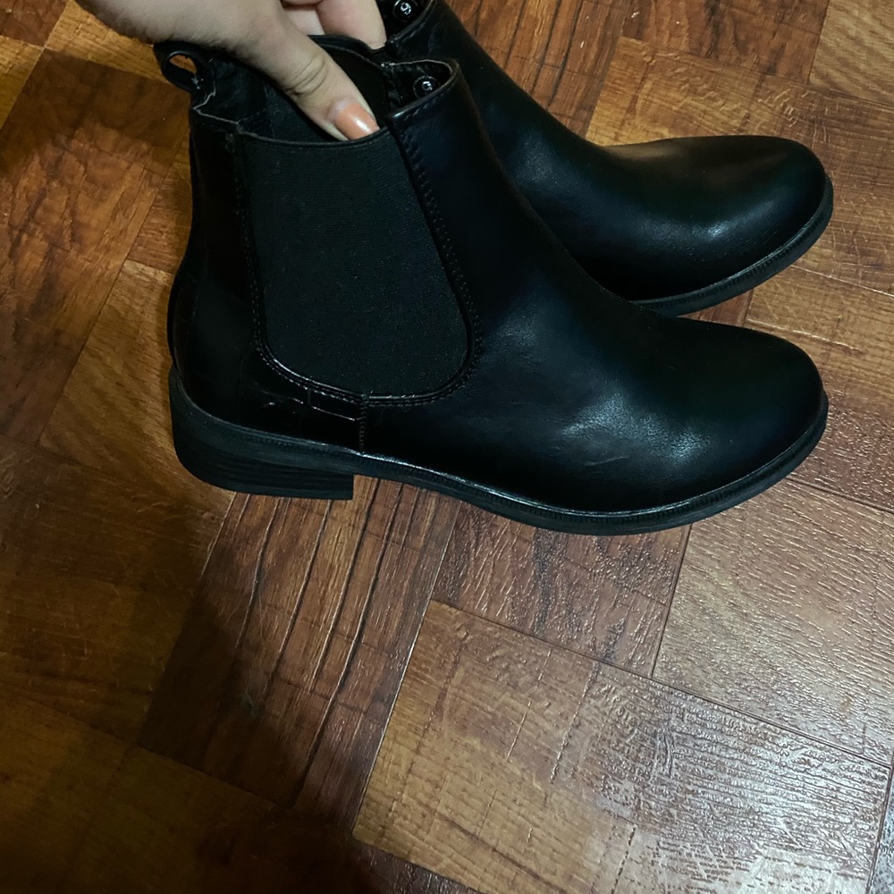 Ankle Chelsea boots